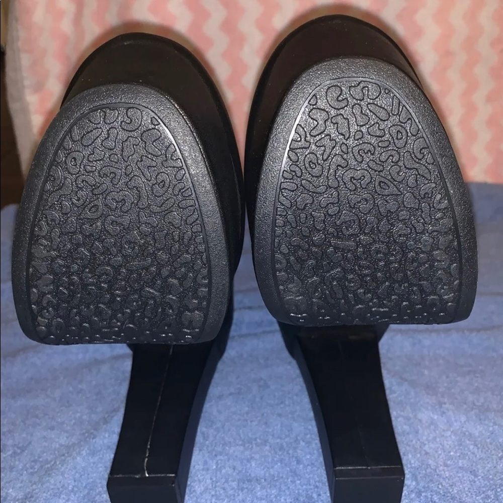 Fuax leather booties - Picture 7 of 7